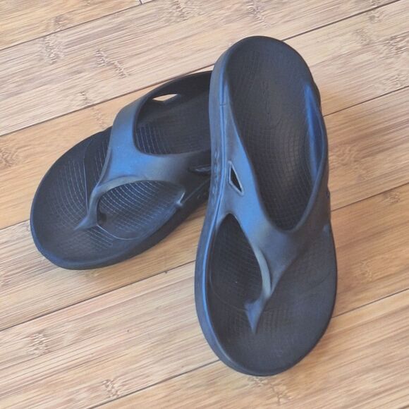 OOFOS Men's 9 Black Recovery Sandals Thongs Flip Flops Unisex (11 women) - Picture 2 of 11